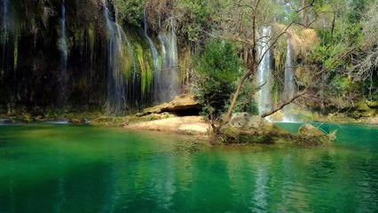 Ambiance cascade et chute d'eau - relaxation et méditation