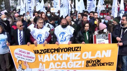 Yüzlerce sağlık çalışanları Tıp Bayramı'nda eylem yaptı