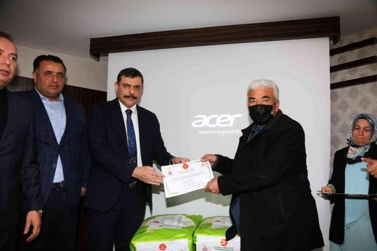 Çorum'da üreticilere yağlı ayçiçek tohumu dağıtıldı