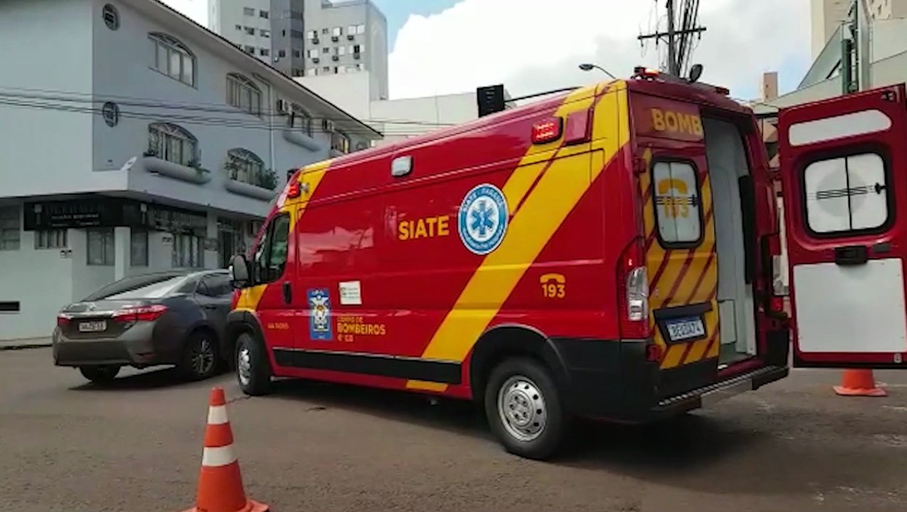 Veículos se envolvem em acidente na Rua Afonso...