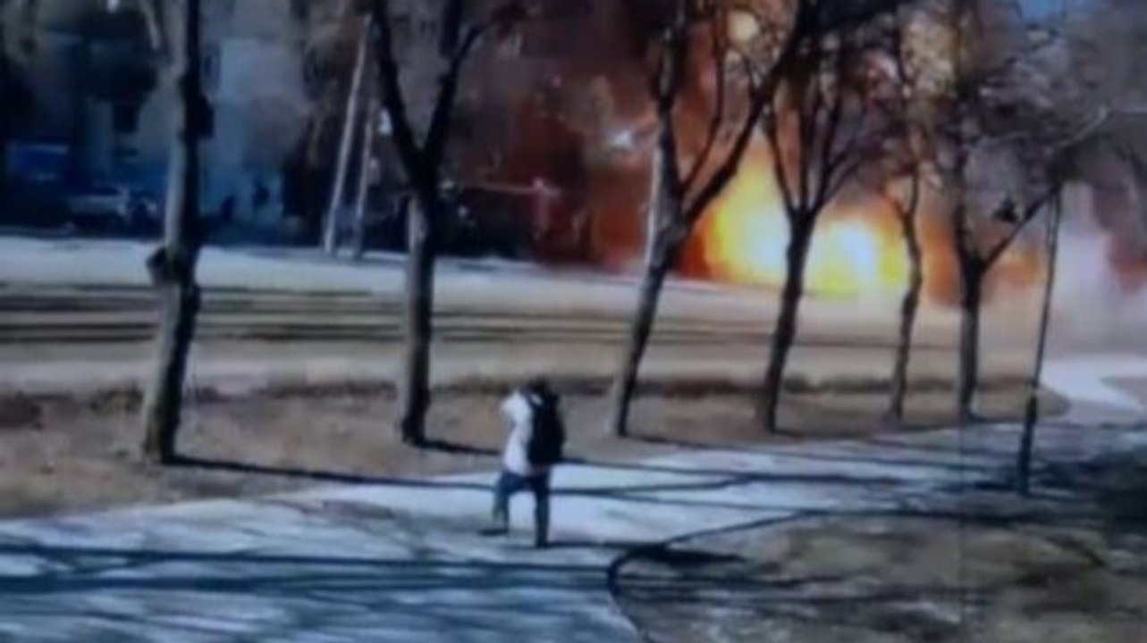 Watch: Russian missile hits residential area in Kyiv's Kurenivka