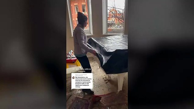 Beauty and devastation as Ukrainian plays piano among ruin