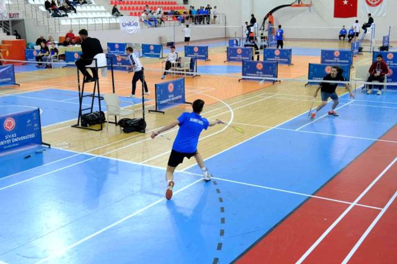 ⁣Badminton 2. Lig maçları Sivas'ta başladı