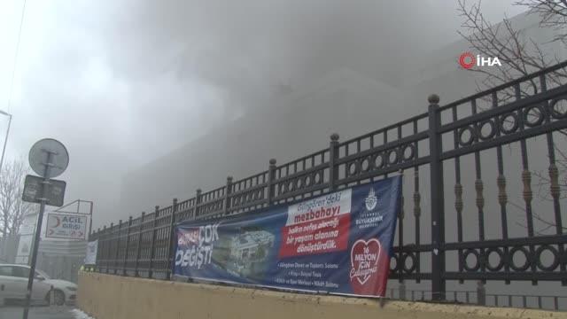 Son dakika haberleri... Bağcılar Eğitim ve Araştırma Hastanesi'nde yangın paniği... Yangında mahsur kalan 3 işçi itfaiye ekipleri tarafından kurtarıldı