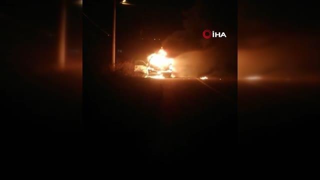 Alev topuna dönen kamyonetten geriye demir yığınları kaldı
