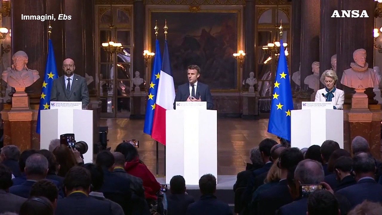 Macron: "Noi non siamo in guerra, ma non escludiamo nuove sanzioni"