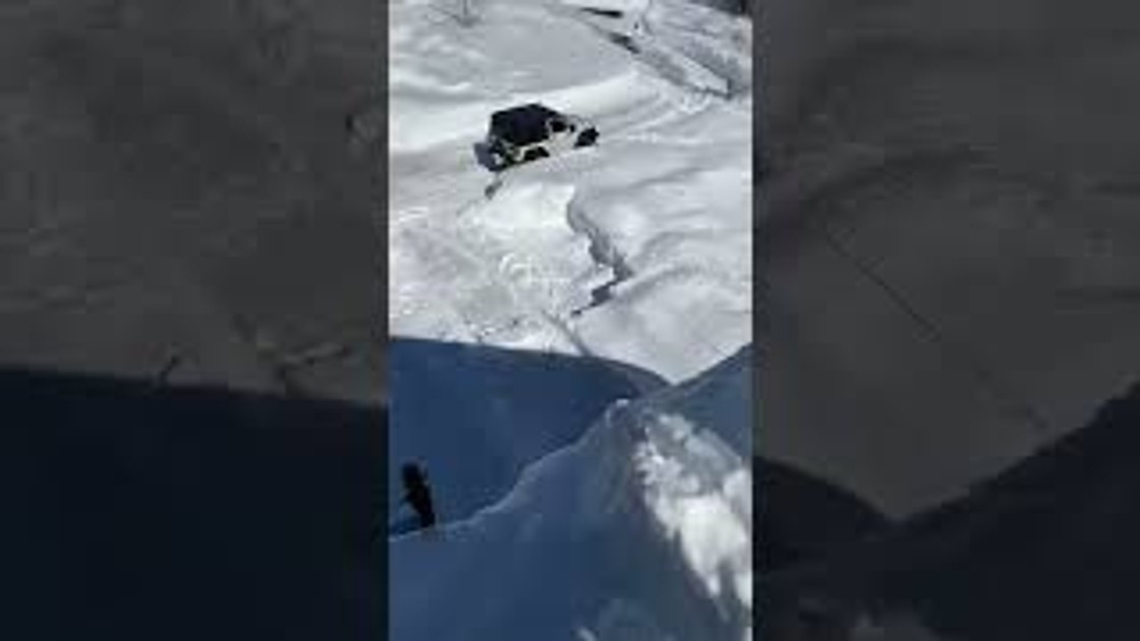 The Right Way to Remove Snow From a Roof