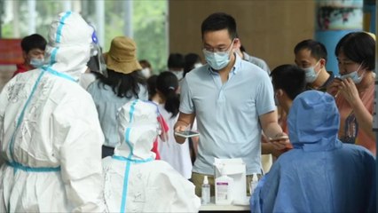 Major Chinese Cities Reenter Lockdown as Active COVID Cases Spike