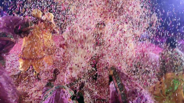 श्रीकृष्ण रंग से सराबोर, फूलों की होली में बरसे बरसाने के रंग देखें वीडियो