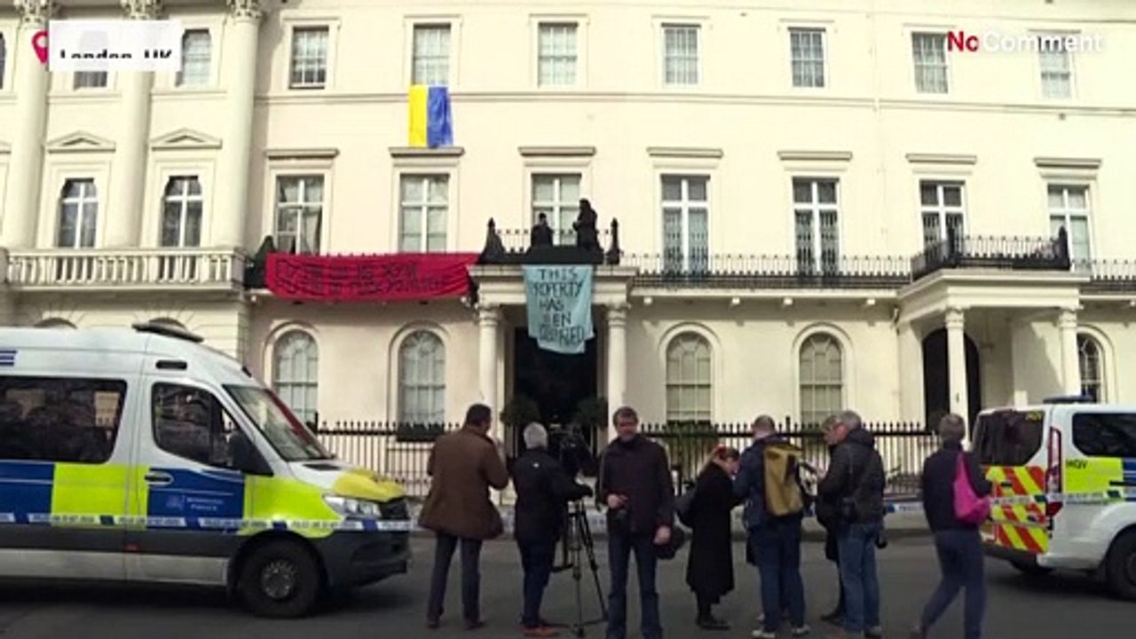 Manifestantes ocupan una casa en Londres vinculada a un oligarca ruso