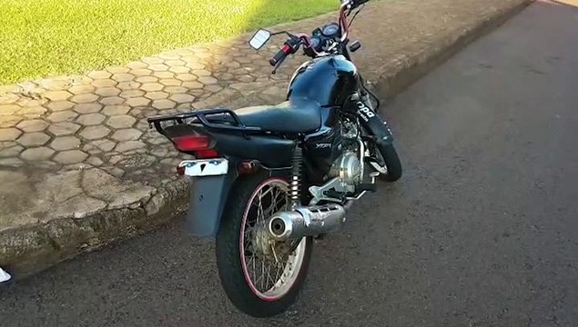 Mulher fica ferida em acidente entre carro e moto no Bairro Pacaembu, em Cascavel