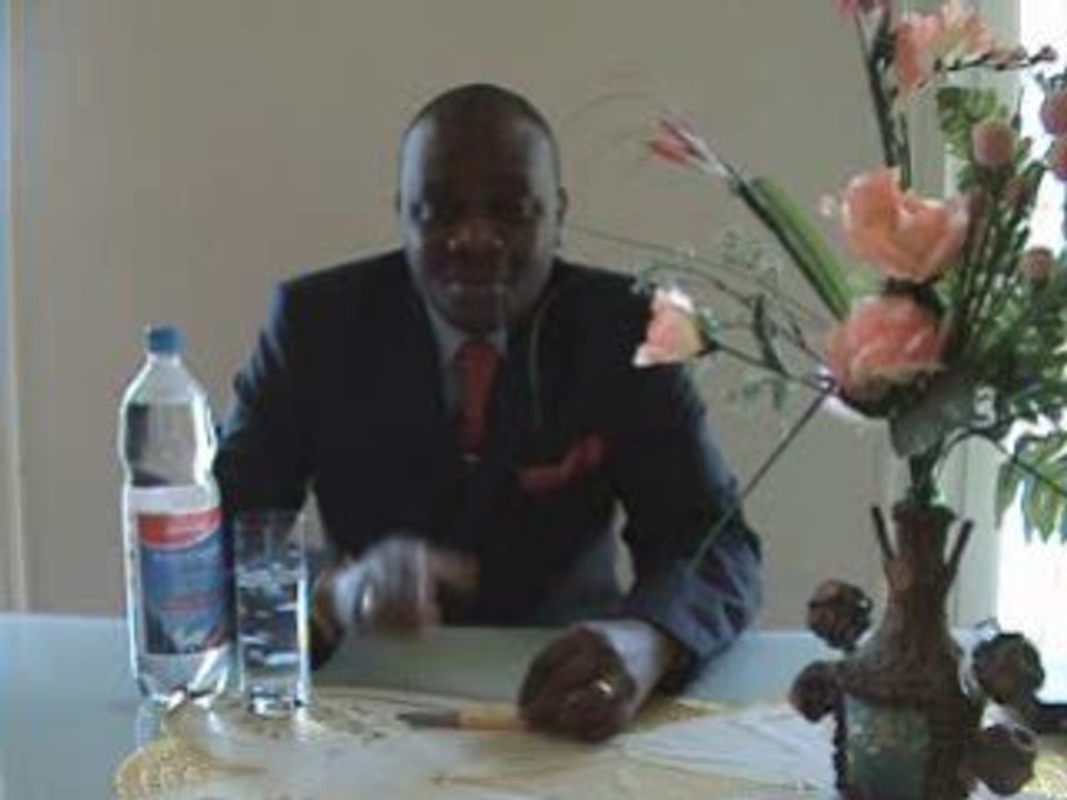 AUGUSTIN MUKAMBA REAGIT AUX MENACES DU GOUVERNEUR KIMBUTA.A