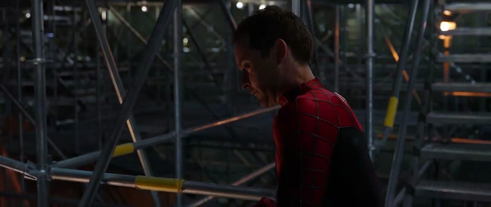 Spider-Man- No Way Home -Andrew Cracks Tobey's Back- Clip (2021) 4K UHD