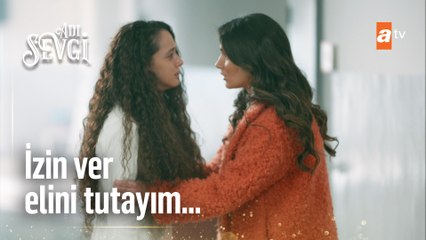 Elif Öğretmen, Zeynep'in elinden tutuyor - Adı Sevgi 1. Bölüm