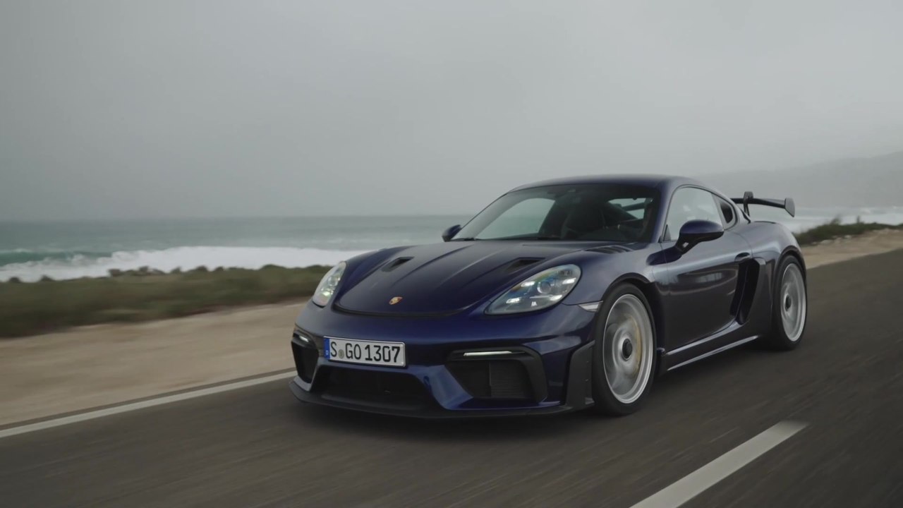 The new Porsche 718 Cayman GT4 RS in Blue Metallic Driving Video