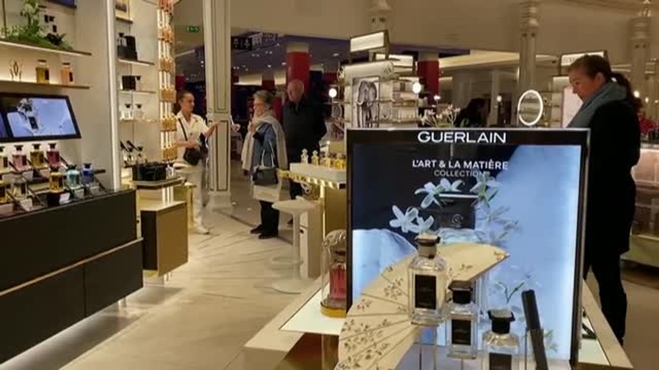 Francia levanta la mayoría de las restricciones por coronavirus