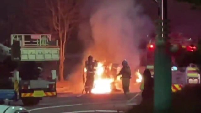 경기 안산 공원 주차 차량 화재...인명 피해 없어 / YTN