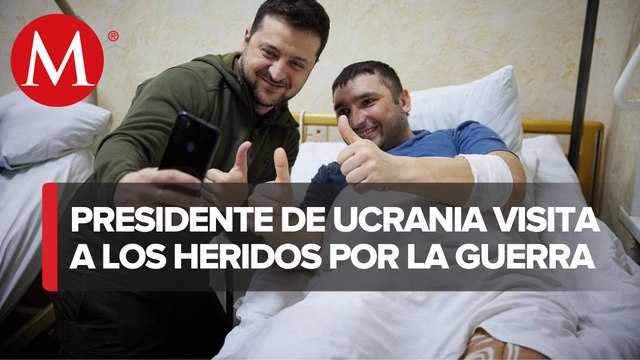 Zelenski visita a soldados ucranianos heridos en hospital militar de Kiev