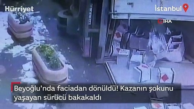Beyoğlu'nda faciadan dönüldü! Kazanın şokunu yaşayan sürücü bakakaldı