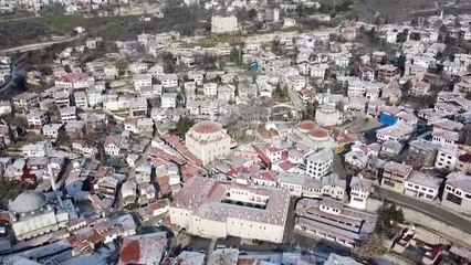 Safranbolu'nun tarihi yapıları beyaza büründü
