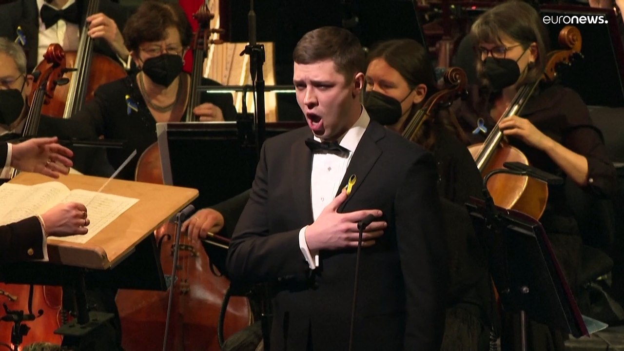 Ukraine-Konzert Metropolitan Opera: UN-Botschafter mit Victory-Zeichen