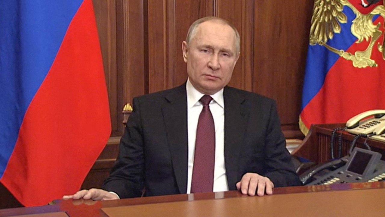 GALA VIDÉO - Vladimir Poutine malade ? Parkinson, cancer... Les rumeurs sur sa santé s’intensifient