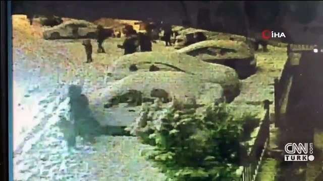 Karda dehşet anları kamerada: Otomobil kayan çocukların arasına daldı
