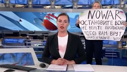 FEMME ACTUELLE -  Russie : ce courageux acte de résistance d’une femme en plein direct devient viral