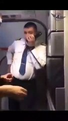 Piloto russo torna-se viral após emitir mensagem sobre a guerra