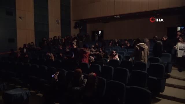 Kürtçe sahnelenen tiyatro oyununa yoğun ilgi