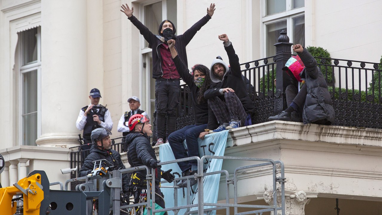 Oligarchenvilla für ukrainische Geflüchtete besetzt, Bürgermeister nicht abgeneigt