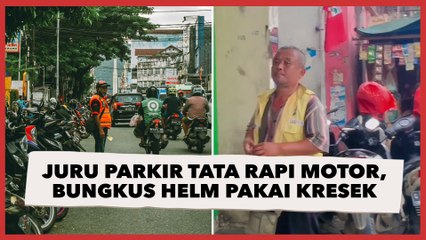 Juru Parkir Tata Rapi Motor Sampai Bungkus Helm Pakai Kresek Agar Tak Kehujanan, Tuai Pujian Publik
