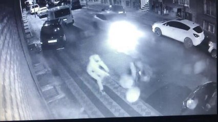 SULTANGAZİ'DE SİLAHLI SALDIRI; SALDIRGANIN AKRABASI OLDUĞUNU İDDİA ETTİ