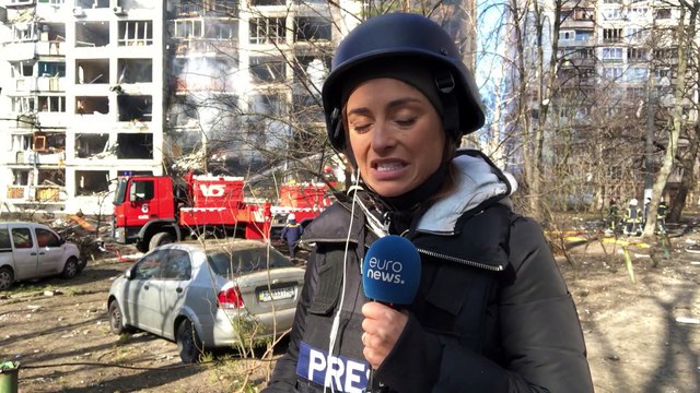 Wohnblock in Kiew in Brand geschossen - Frau wartet vergeblich auf Rettung