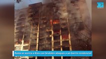 Rusia se acerca a Kiev con brutales ataques a un barrio residencial