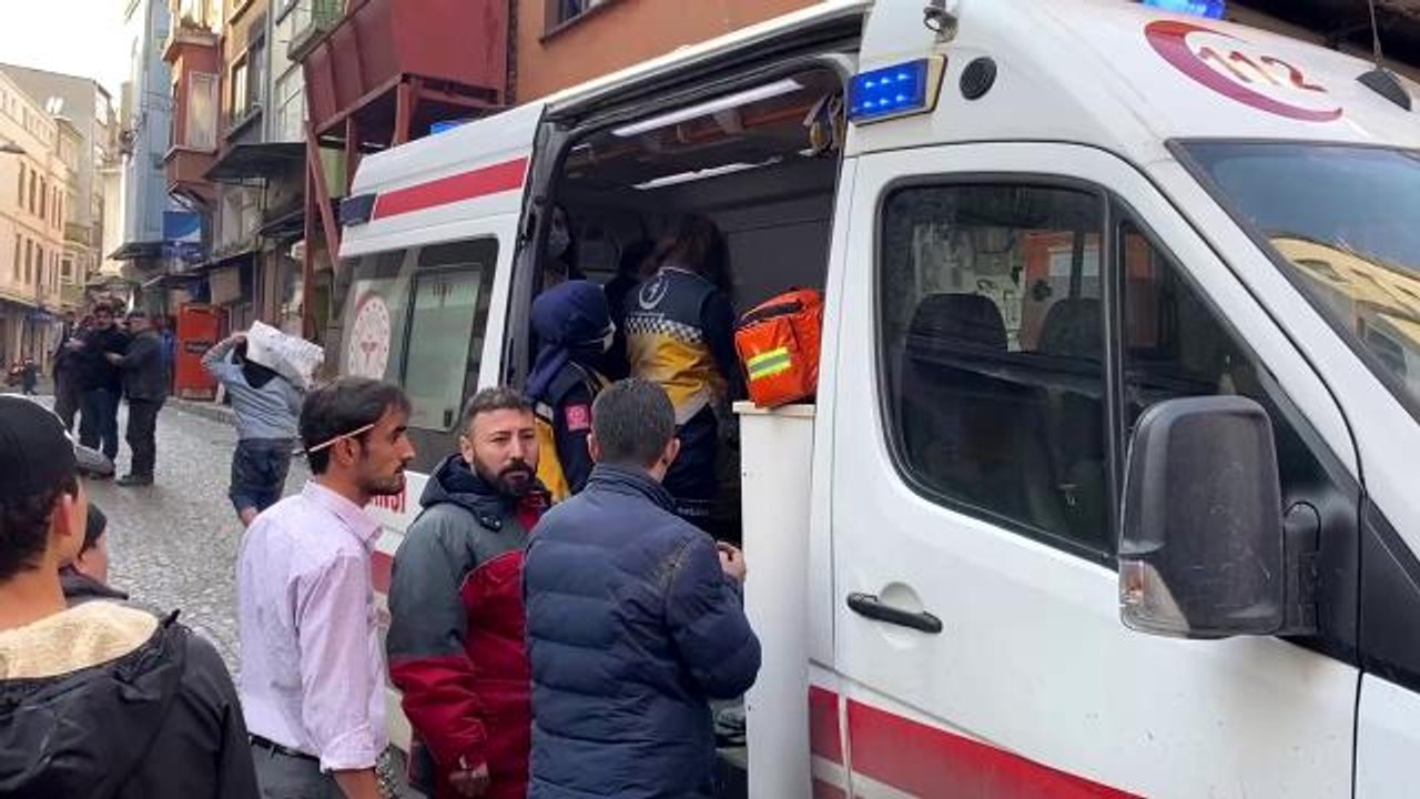 Fatih'te ayakkabı imalathanesinde yangın paniği