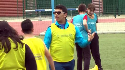 Les champions du Football Club de la Chrysalide (à regarder absolument)