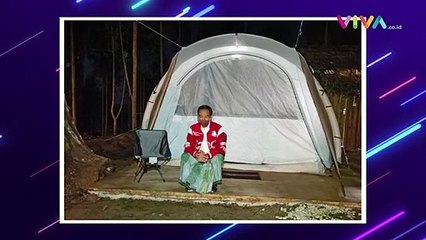 Pakai Sarung, Jokowi Menikmati Malam di IKN Bersama Pejabat