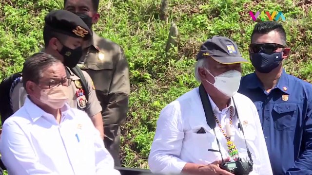 Menteri Basuki Jadi Fotografer saat Ritual Kendi Nusantara