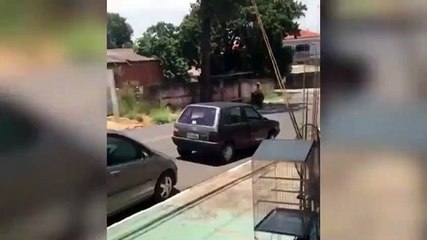 Mota farta-se de motociclista irresponsável e a certa altura... segue viagem sozinha!