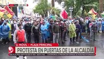 Protesta de vecinos termina con gasificación y guardias heridos en plena plaza cochabambina