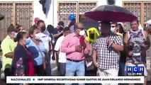 Exempleados de la alcaldía sampedrana protestan exigiendo pagos pendientes