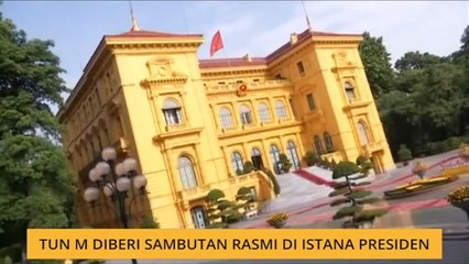 Tun M diberi sambutan rasmi di Istana Presiden