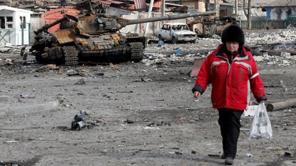 كاميرا الجزيرة ترصد الدمار الكبير في مدينة فولنوفاخا بإقليم دونباس