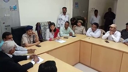 भीड़ को काबू करने के लिए लगानी पड़ी चार थानों की पुलिस