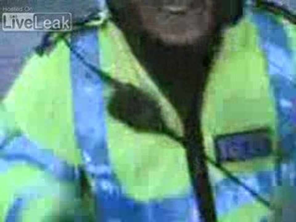 Insolite - Mais que fait la police ?