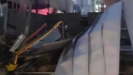 달리던 살수차가 전봇대 '쾅'...7백여 세대 정전 / YTN