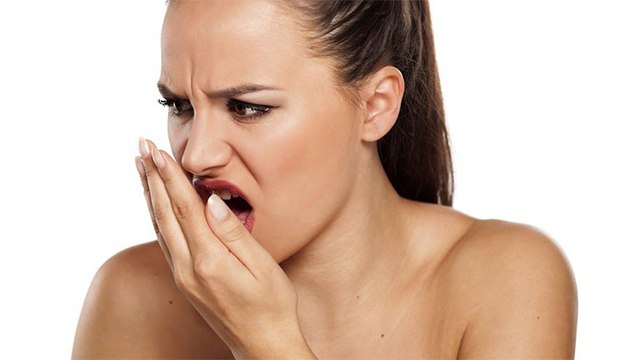 Morning में उठते ही आपके मुंह से आती है बदबू ,तो जानिए कारण और उपाय । Boldsky