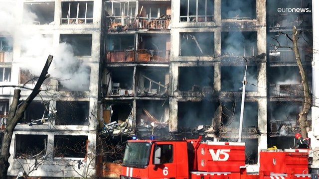 Ukraine : bombardements sur Kyiv, évacuations à Marioupol