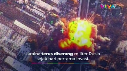 Télécharger la video: NGERI! Mesin Tempur Ukraina Hancur dalam Sekali Tembak